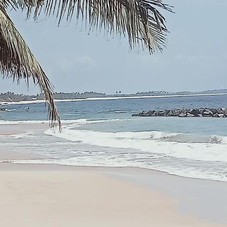 Rock Paradise Beach Hotel & Restaurent Tangalle Exteriör bild