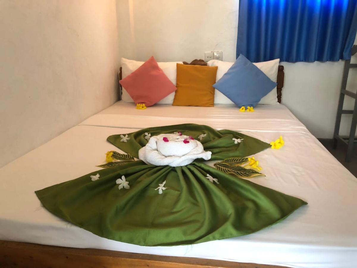 Rock Paradise Beach Hotel & Restaurent Tangalle Exteriör bild