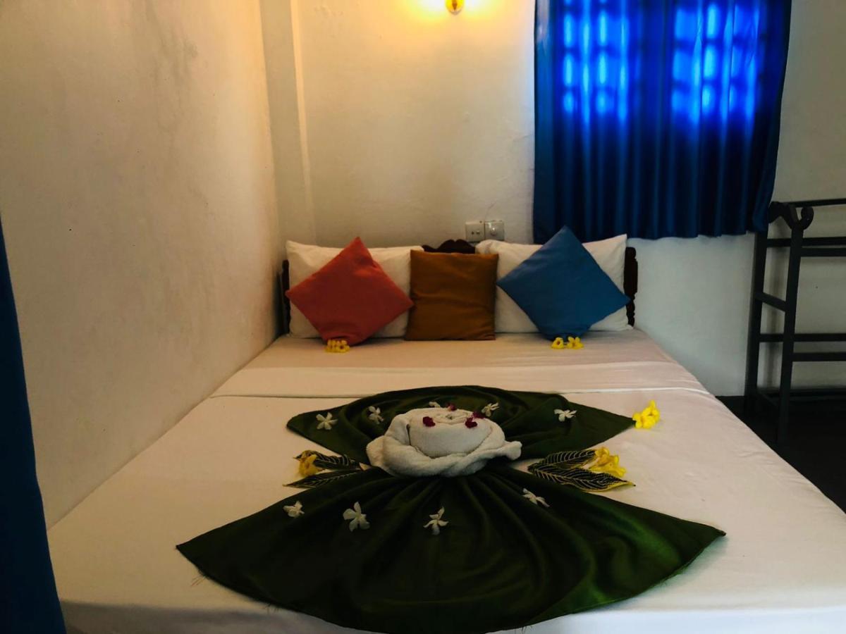 Rock Paradise Beach Hotel & Restaurent Tangalle Exteriör bild