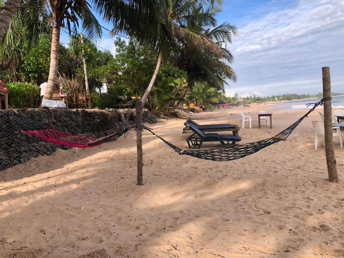 Rock Paradise Beach Hotel & Restaurent Tangalle Exteriör bild