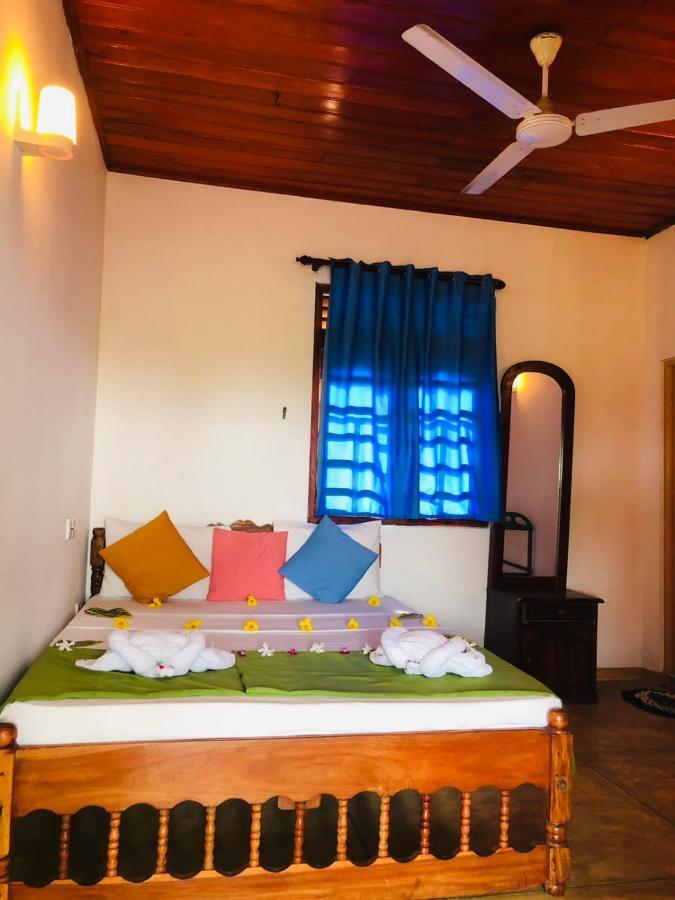 Rock Paradise Beach Hotel & Restaurent Tangalle Exteriör bild